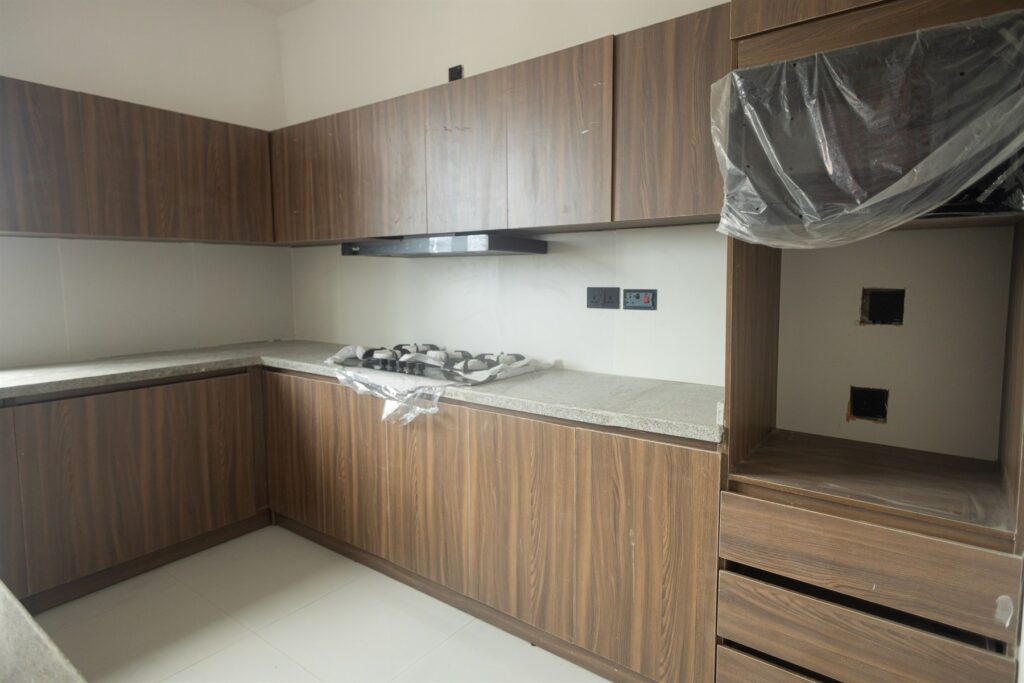 Brum Height 5: Kitchen hob beneath an extractor and wood-tone cabinets